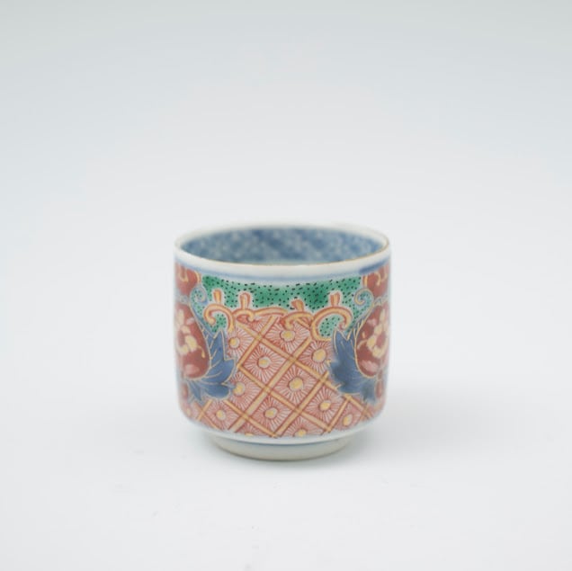 伊万里 のぞき猪口 色絵金彩 覗 盃 おちょこ 酒器 窓絵 牡丹 経菱 四方