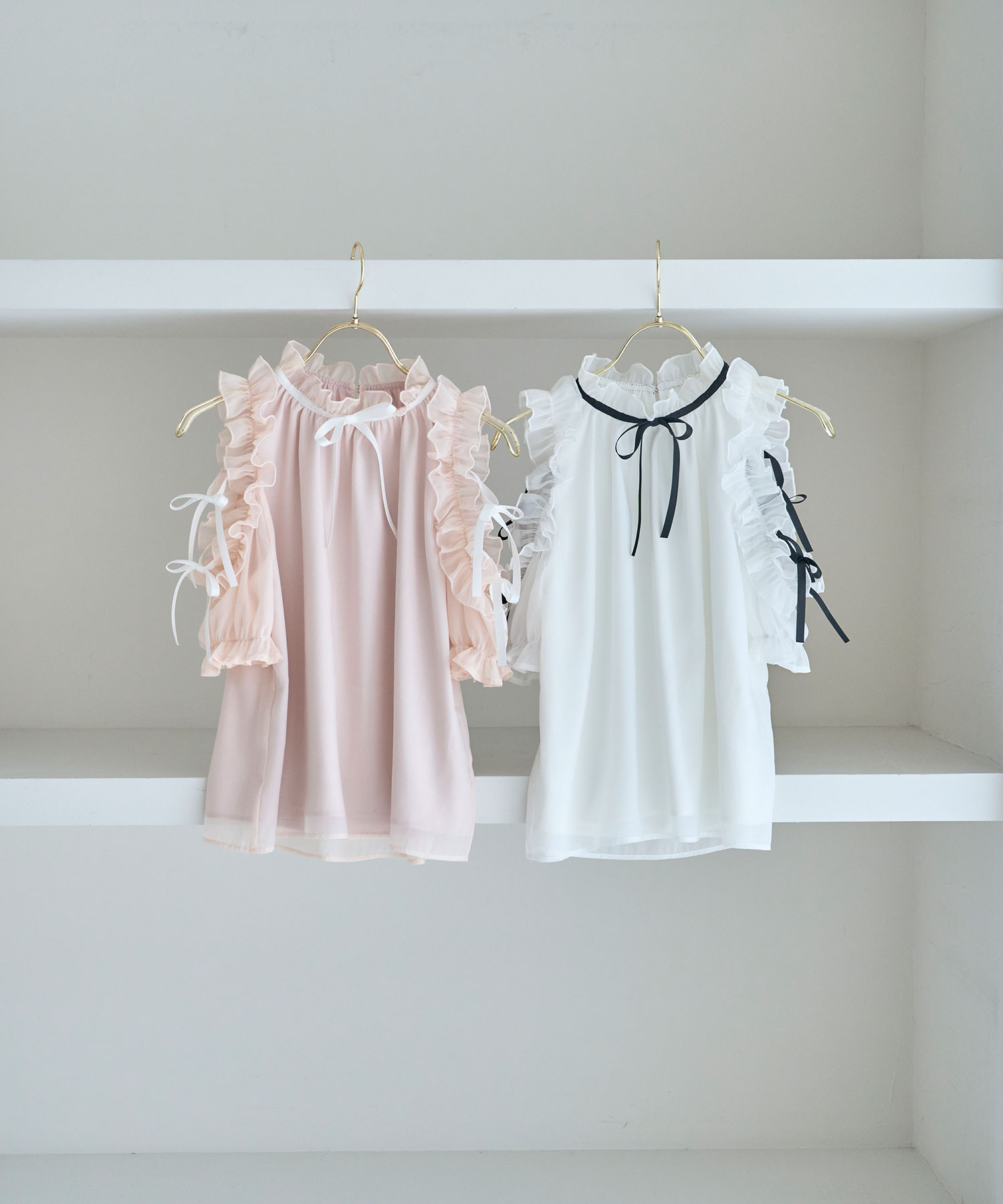 shoulder frills blouse – BUNNY APARTMENT