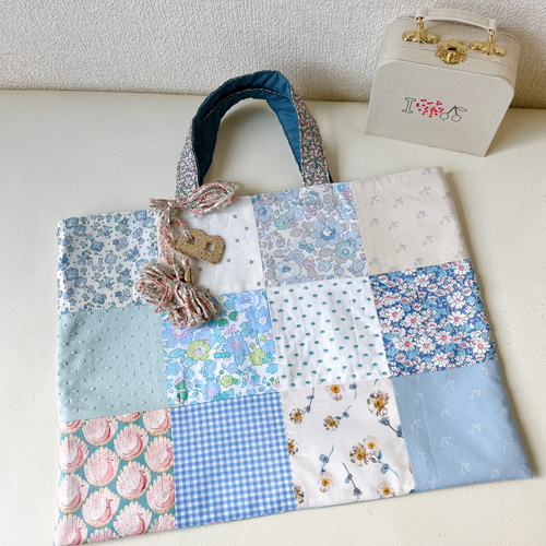 リバティパッチワークレッスンバッグブルー系 レッスンバッグ manon