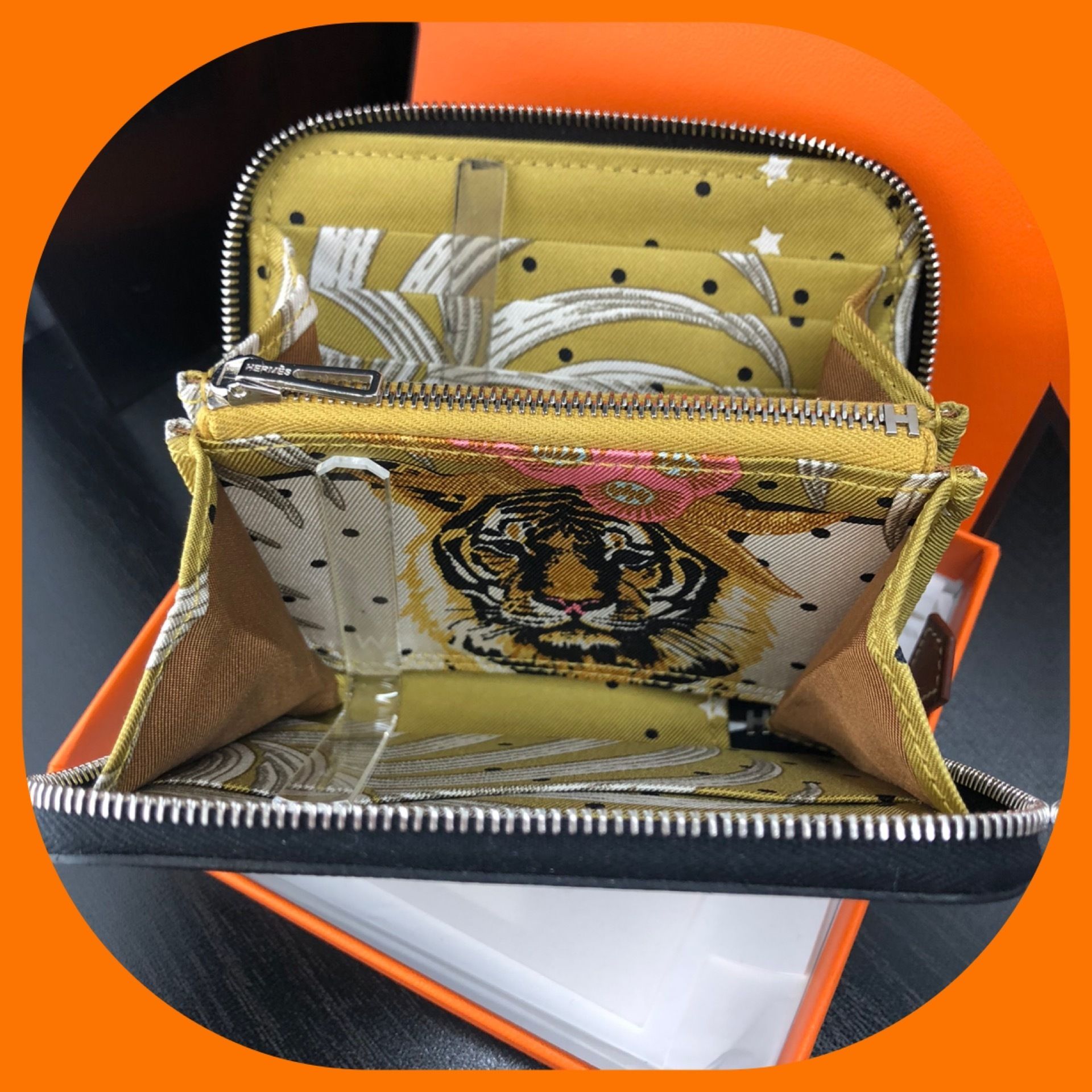 プレゼントに最適☆国内発送 HERMES シルクイン コンパクト (HERMES