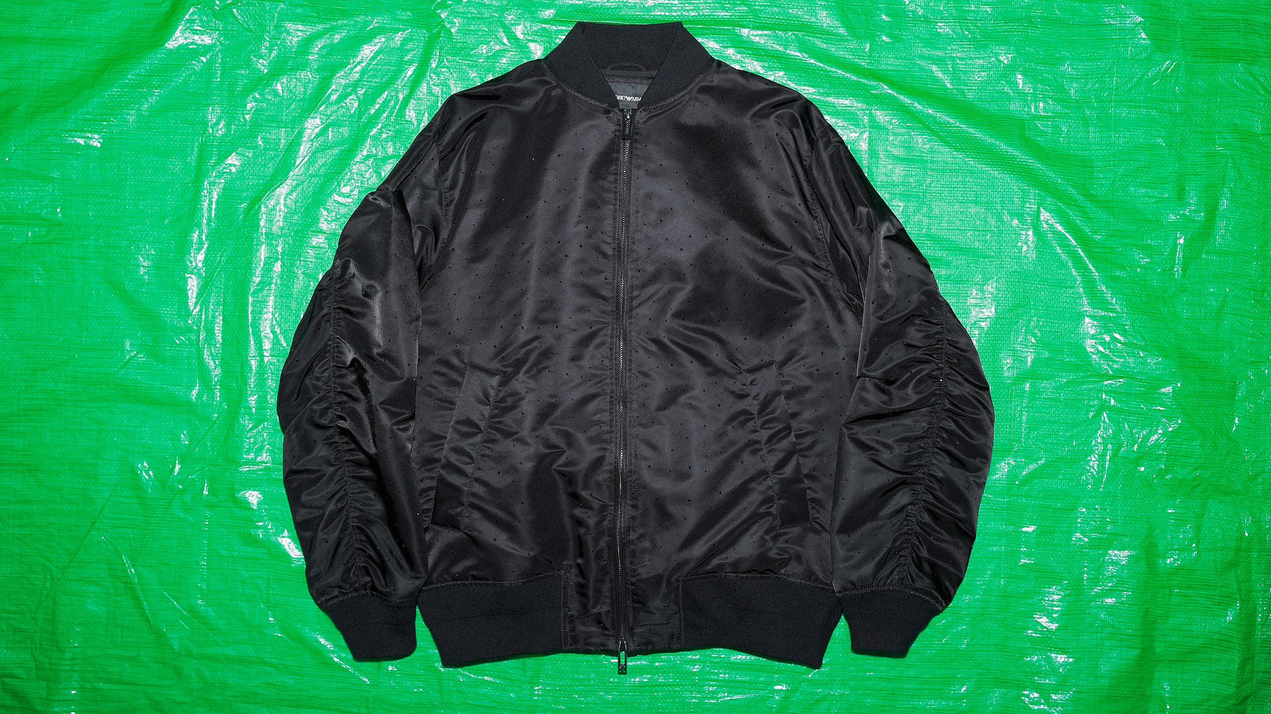 素材のナチュラルな表情が楽しめるエンポリオ アルマーニ──特集