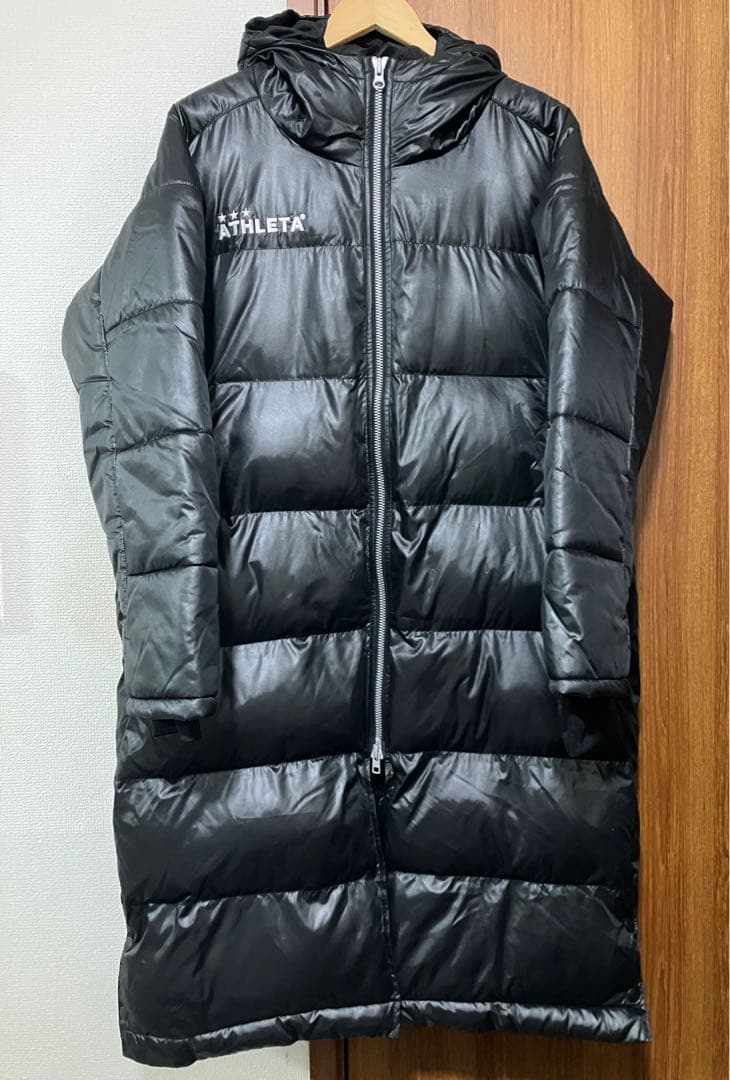 ‼️最終価格‼️【美品】ATHLETA フード付き ブラック ベンチコート Mさ ATHLETA（アスレタ） ベンチコート 大人用 サッカー フットサル 中綿