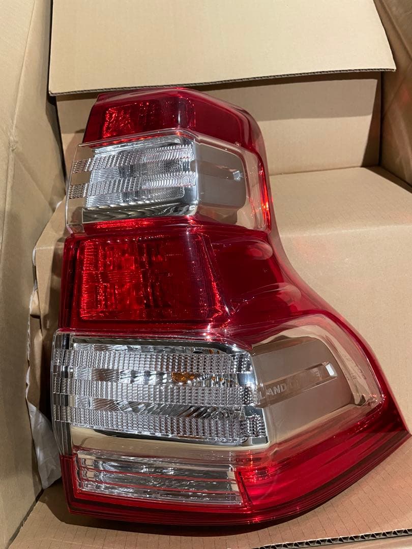 トヨタ　ランドクルーザープラド　テールランプ　右左セット　サイト トヨタ ランドクルーザー 70 75 プラド ランクル 1985〜1999 純正交換