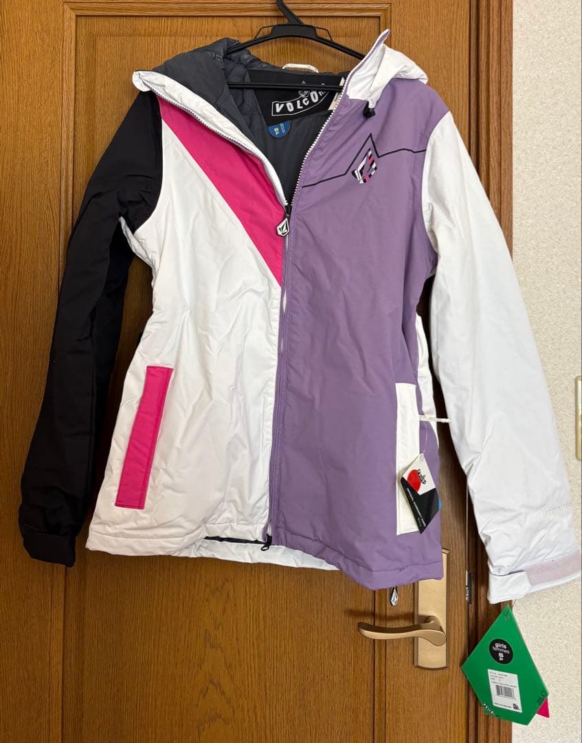 【新品・未使用】VOLCOM スノーボードジャケット Sサイズ（女性用） VOLCOM（ボルコム） スノージャケット レディース GORE-TEX V.CO ARIS