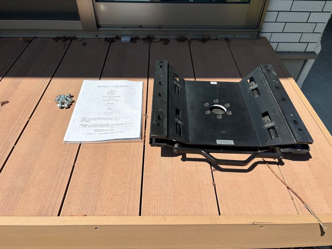 値下げ。ハイエース　スイベルシート　助手席側 ホワイトハウスキャンパーパーツセンター / チルト・スイベルシート